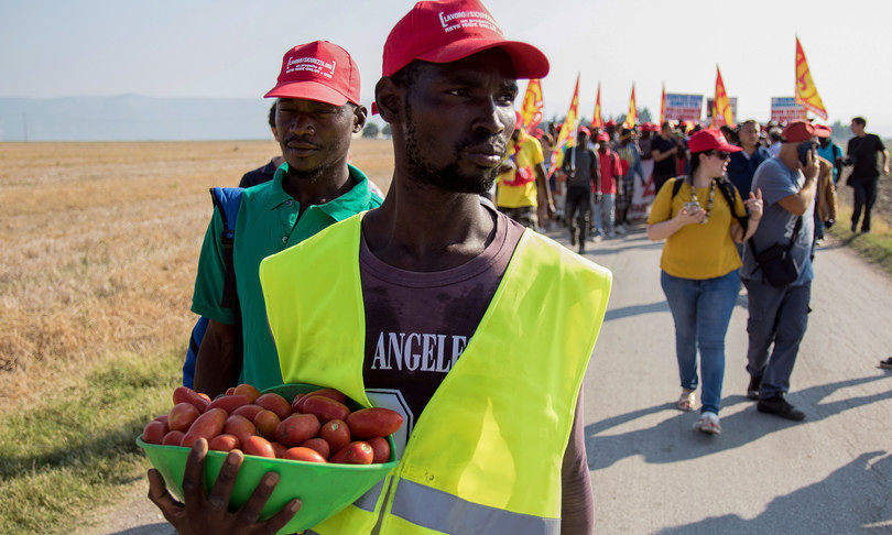 Coronavirus, Lamorgese: “Stiamo valutando di regolarizzare chi lavora in nero”