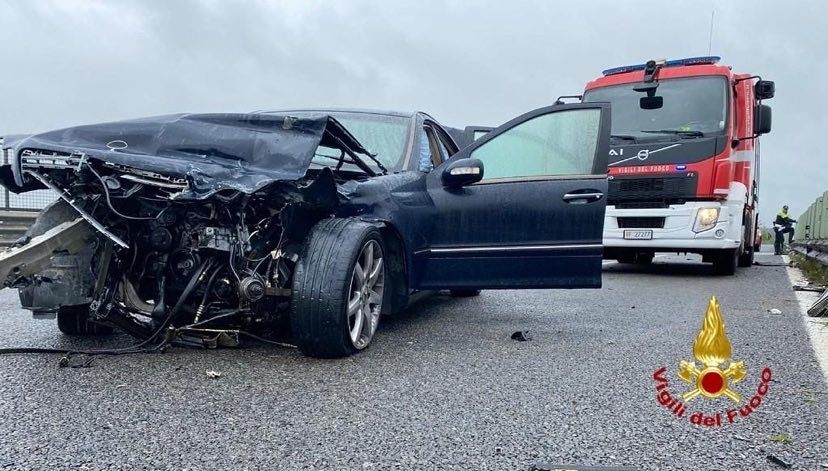 Cagliari, terribile schianto sul guard rail nella 554. ferite due persone