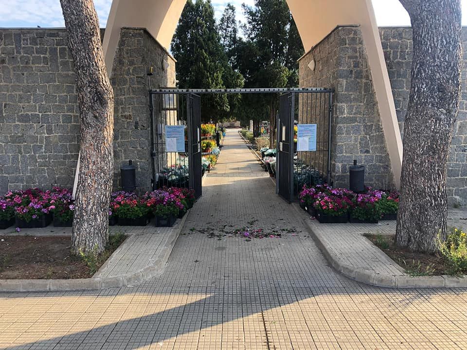 Decimomannu, il bel gesto della Sindaca: “Un fiore in cimitero per ognuno dei nostri cari”