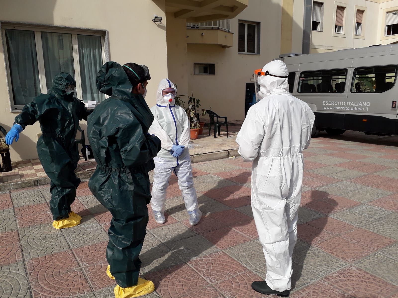 Coronavirus, tamponi a tappeto dei medici dell’Esercito nelle case di riposo sarde