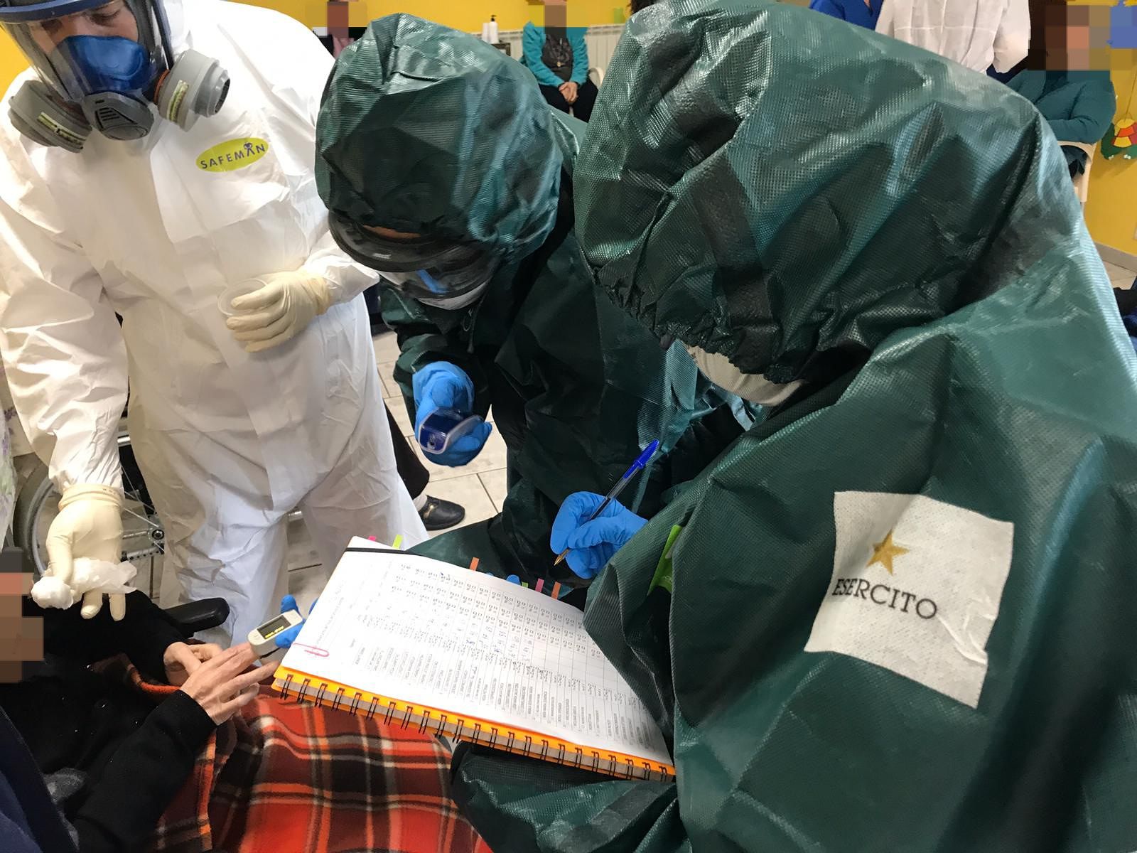 Coronavirus, la task force sanitaria di Esercito e Marina al lavoro nelle case di riposo di Bono e Anela