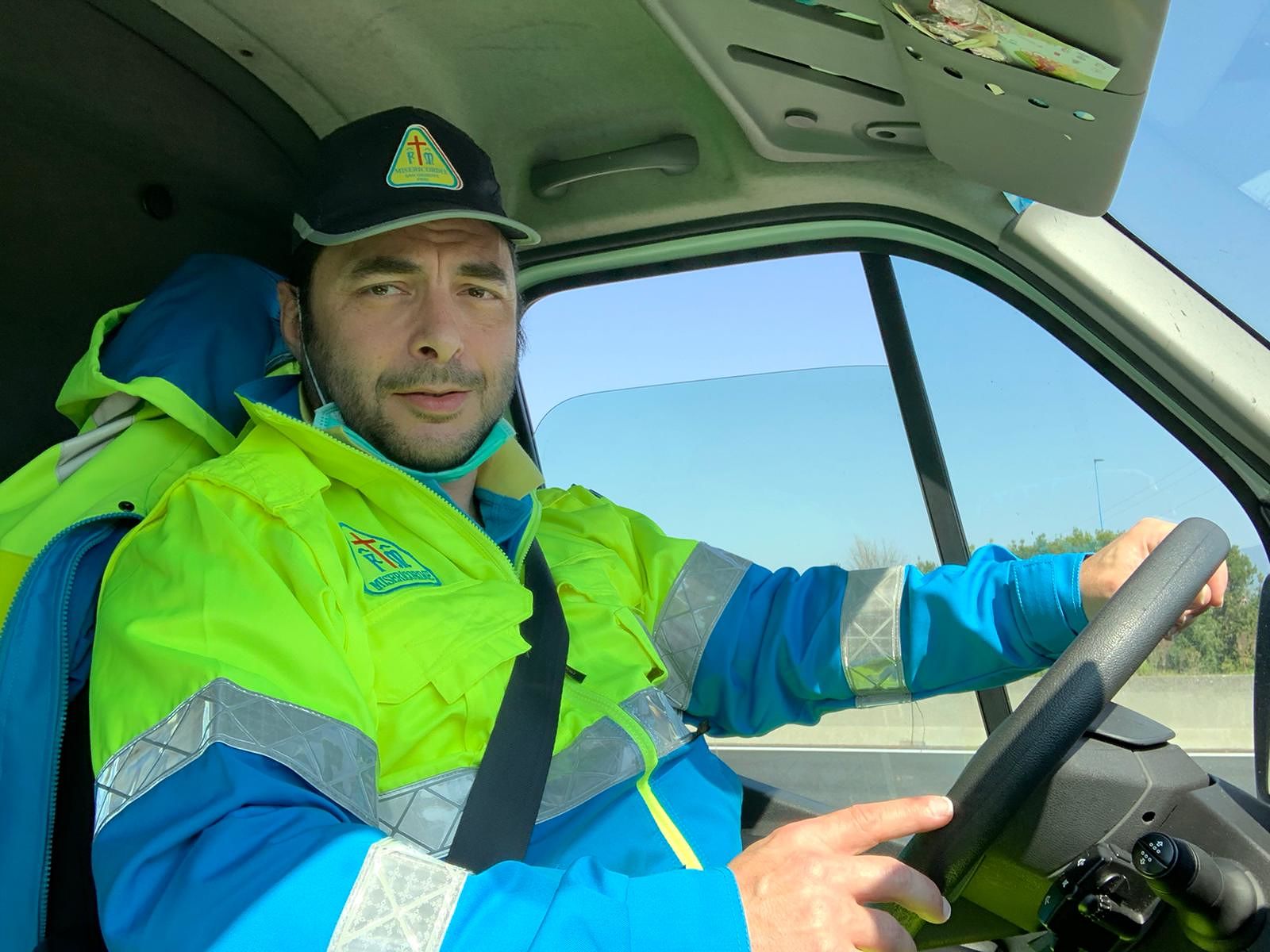 Stefano di Dolianova, volontario nella Bergamo colpita dal Coronavirus: “Qui girano solo ambulanze e Esercito”