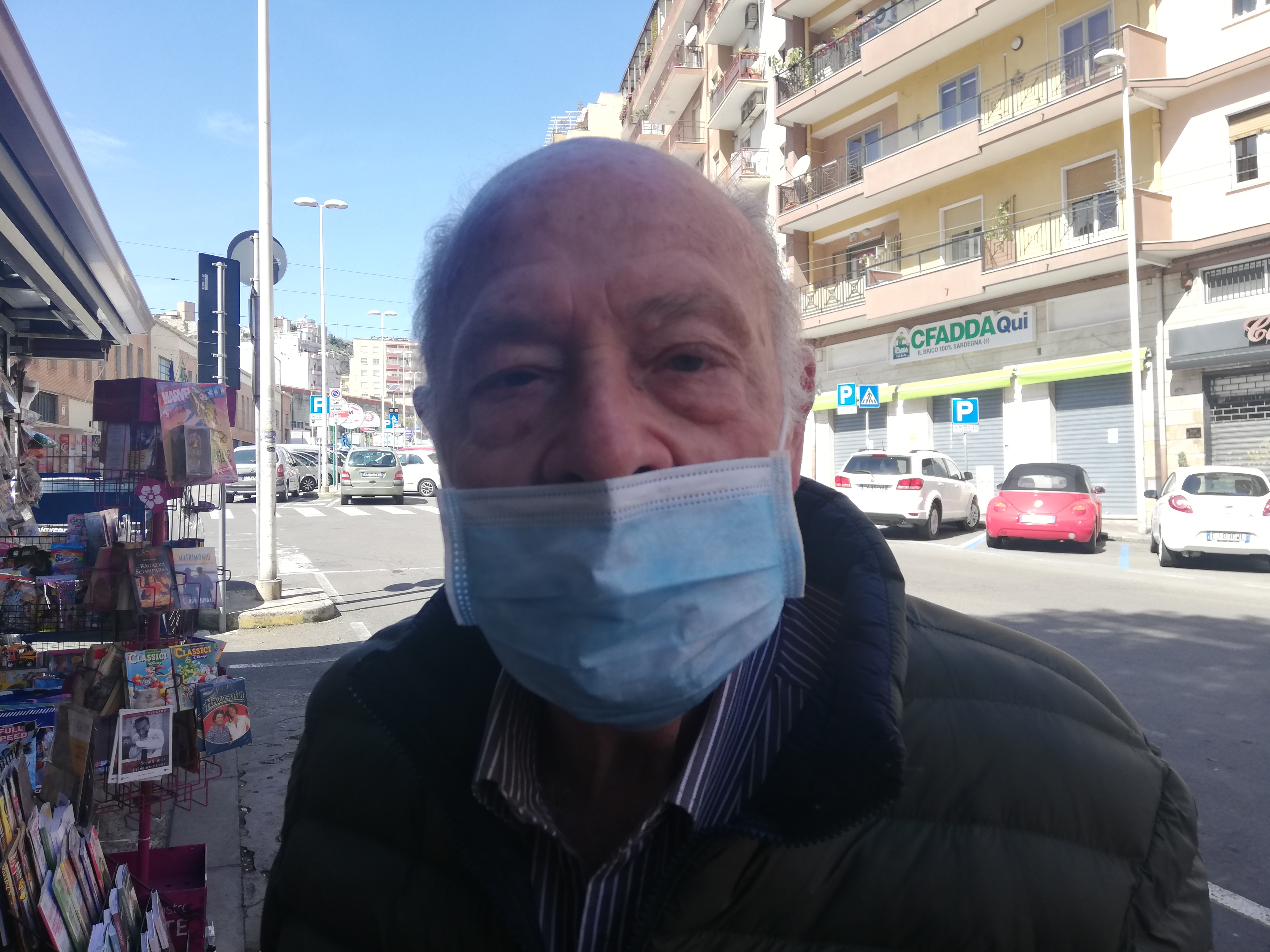 Nanni, nonno tech di Cagliari: “Vedo i miei nipotini grazie alle videochiamate, niente passeggiate”