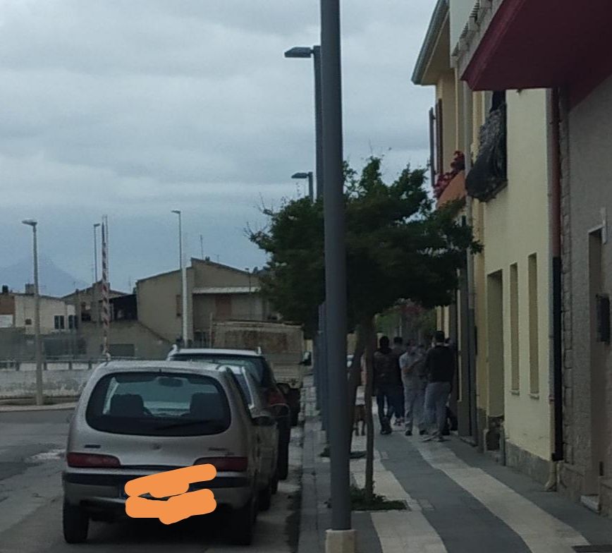 Serramanna, una famiglia rom tenta di occupare una casa: “Serve per nostro figlio”