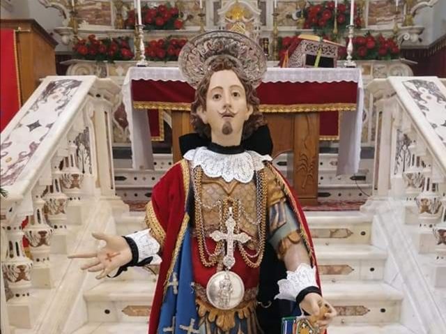 Cagliari, Sant’Efisio vestito a lutto e senza aureola d’oro: uscirà così per rispetto alle vittime del Coronavirus