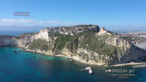Cagliari, uno straordinario volo sulla Sella del Diavolo: le immagini mozzafiato