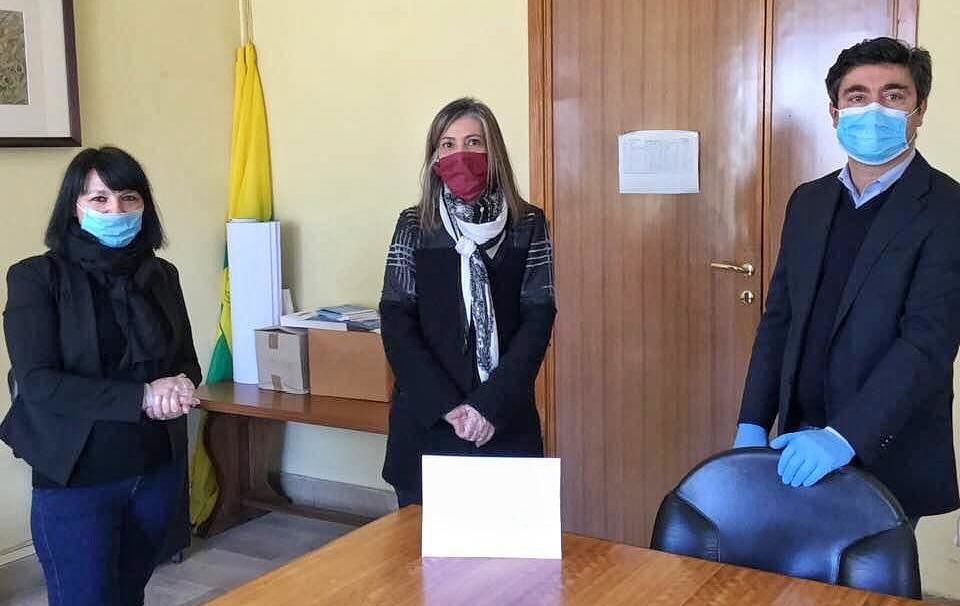 Nuoro, i fondi della gita scolastica per l’acquisto di carte prepagate per le famiglie in difficoltà