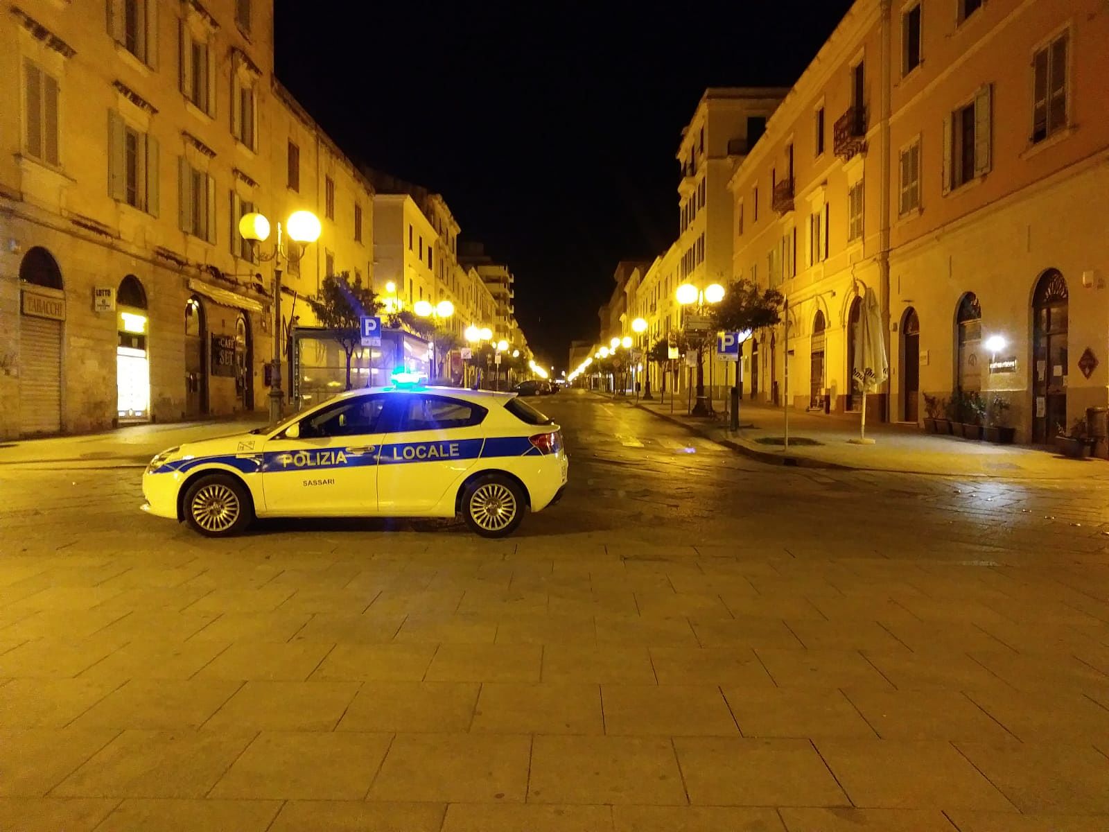 Accompagnano il coniuge o il fratello a fare la spesa: quattro sanzioni a Sassari