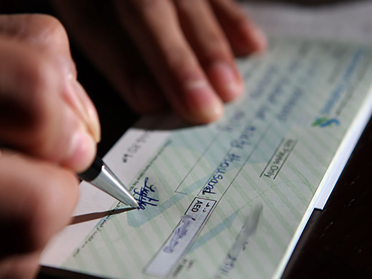 Beffa a Cagliari, assegno scoperto di 800 euro per una stufa: settantenne beffato nei giorni del virus