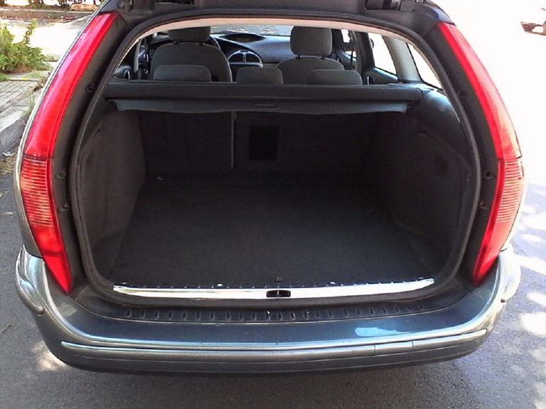 Sardegna, coppia va nella casa del mare: lui alla guida, la moglie dentro il bagagliaio