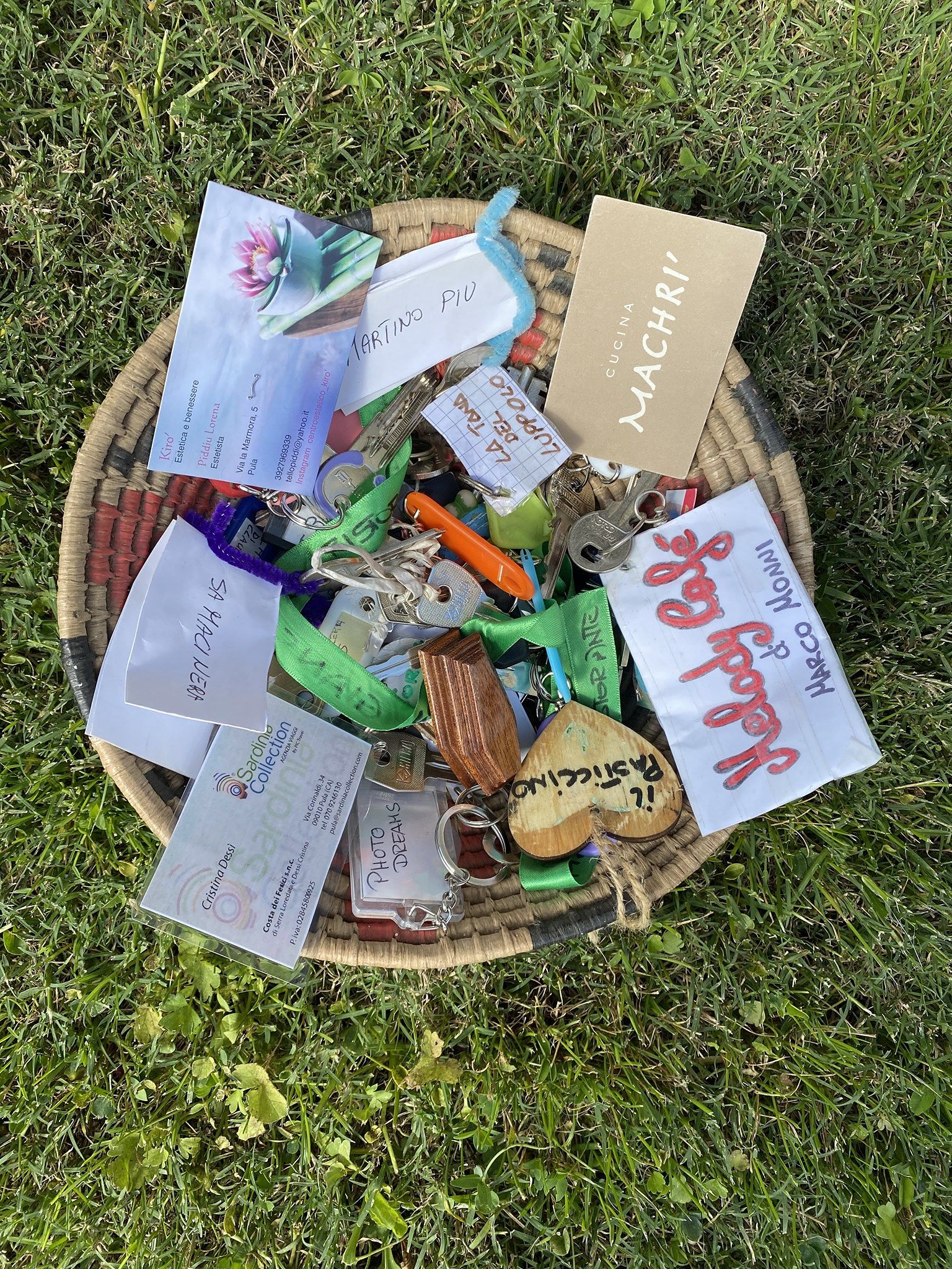 Pula, la clamorosa protesta: i titolari di bar, ristoranti, gelaterie e negozi portano le chiavi dei locali in Comune