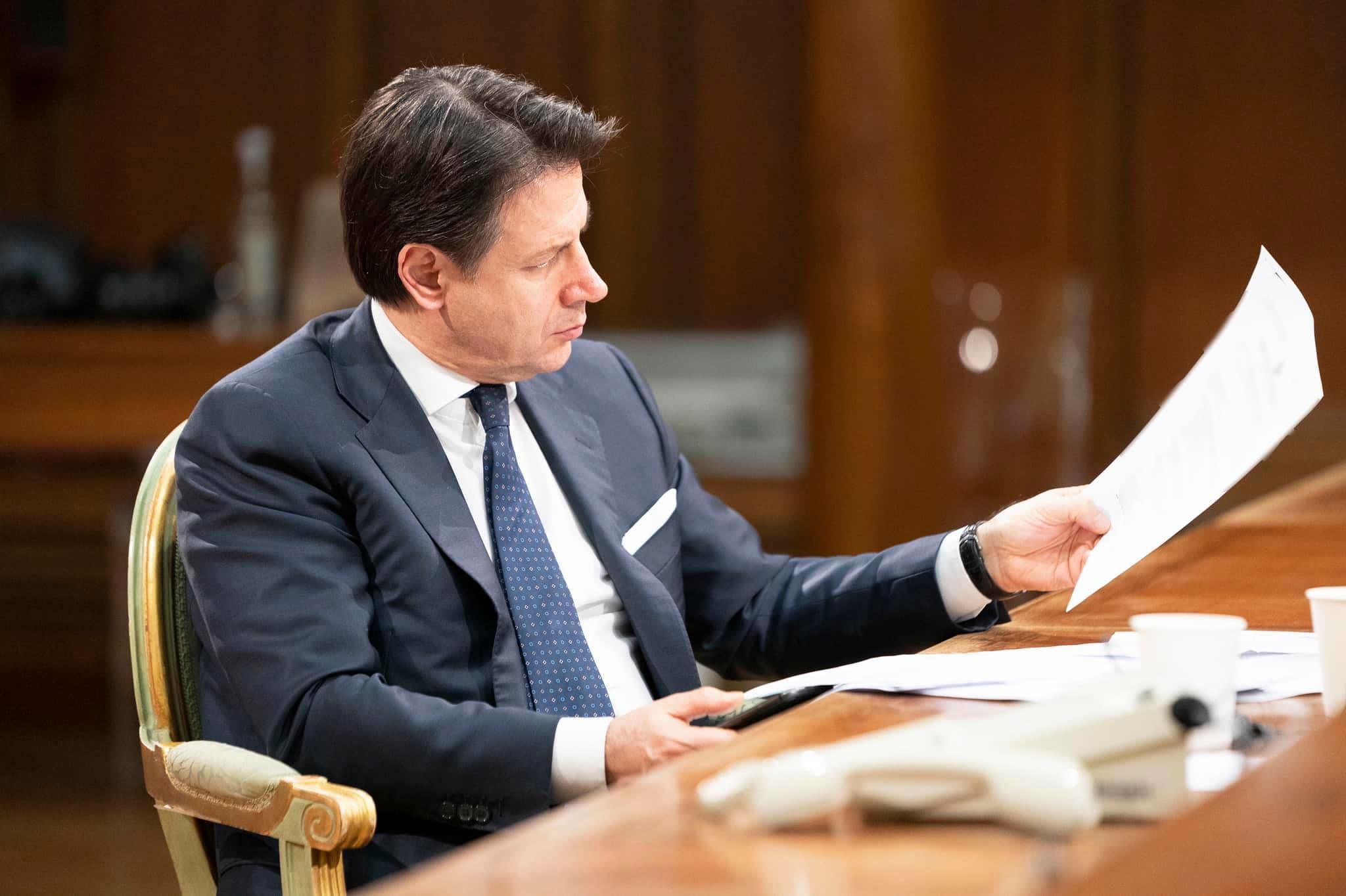 Italia, Conte annuncia: “Le condizioni non sono tali da abbassare le misure attuali di restrizione”