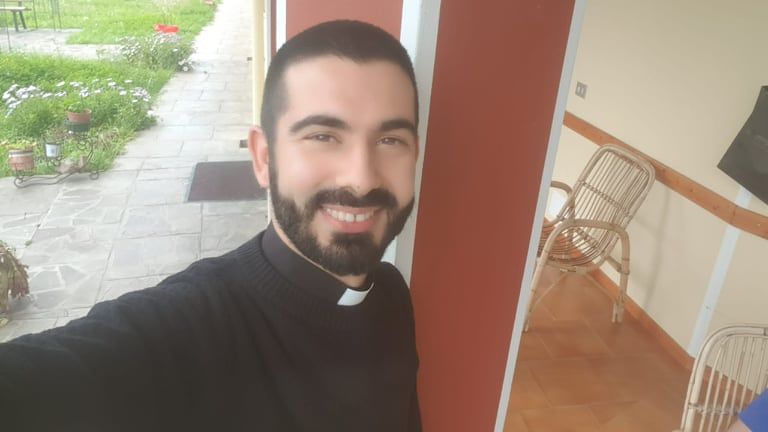 La forza di don Diego, prete di Samugheo: “Così proteggo 45 anziani dal Coronavirus”