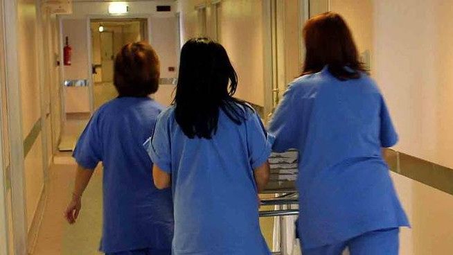 Cagliari, l’ordine dell’Ats: “Troppi dipendenti al lavoro negli ospedali, devono andare subito in ferie”