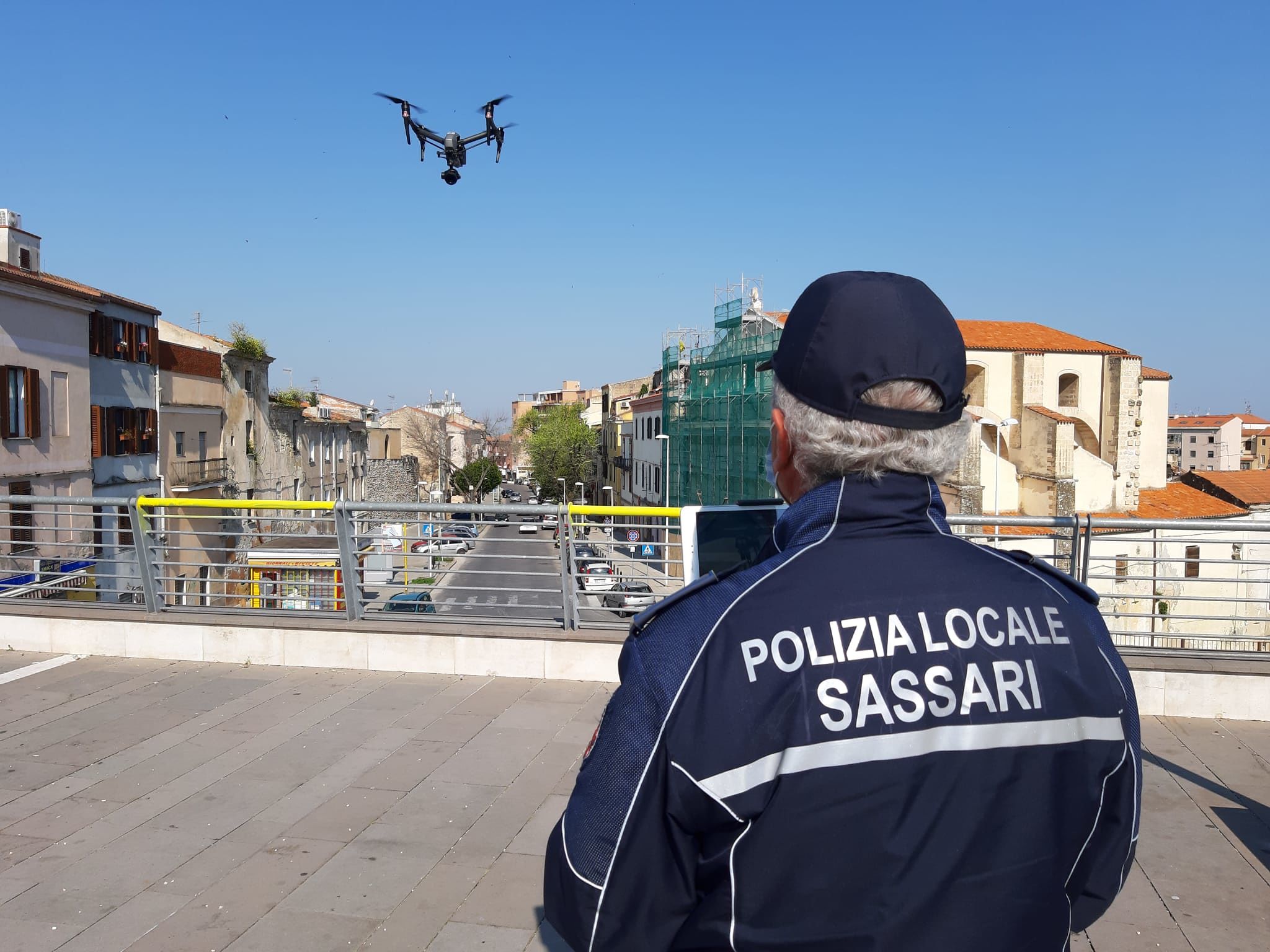 Sardegna, multato un giovane seduto in una panchina: “E’ una bella giornata, non sapevo fosse vietato”