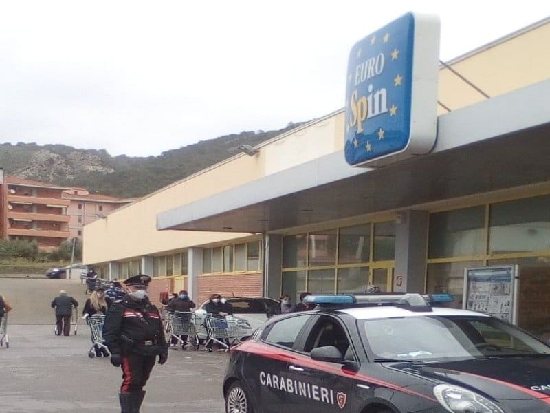 Carbonia, cerca di svaligiare l’Eurospin: disoccupato 40enne finisce in manette