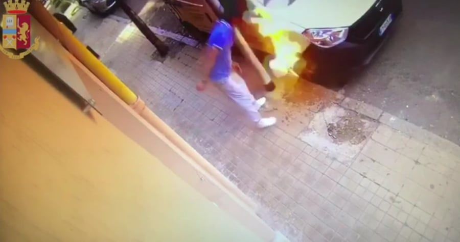 Il furgone incendiato a Iglesias? La vendetta per un commento negativo sul suo ristorante