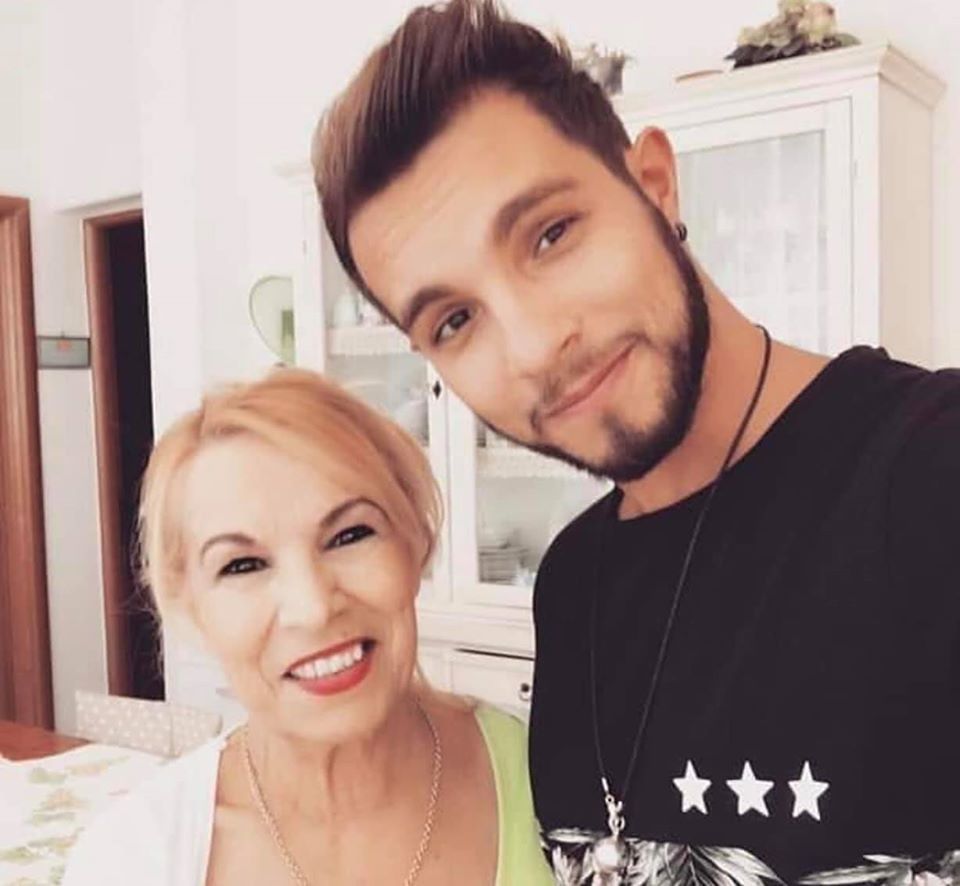 Tragico lutto per Marco Carta, morta la nonna Elsa: “Eri tu che mi davi la forza mia”