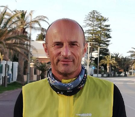 Enrico Montalbano, l’ultimo runner del Poetto ai tempi del Coronavirus a Cagliari: “Lo so, sono un privilegiato”