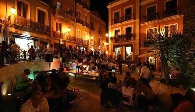 Coronavirus, i commercianti di Cagliari: “Tasse rinviate al 2030 e raddoppio degli spazi per i tavolini”