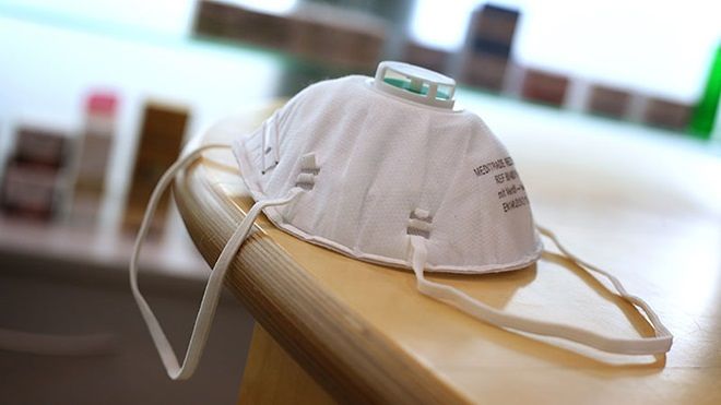 Cagliari, mascherine quasi introvabili nelle farmacie e vendite razionate: “Come faremo a fare la spesa?”