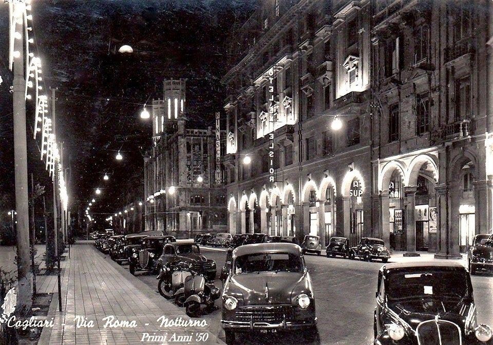 Via Roma notturna, anni 50: hotel Excelsior e Supercinema Astra, chi se li ricordava più?