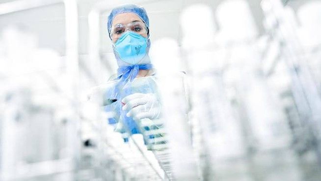 Coronavirus, crescono le speranze del vaccino: a fine aprile via ai test sull’uomo Italia-Gb