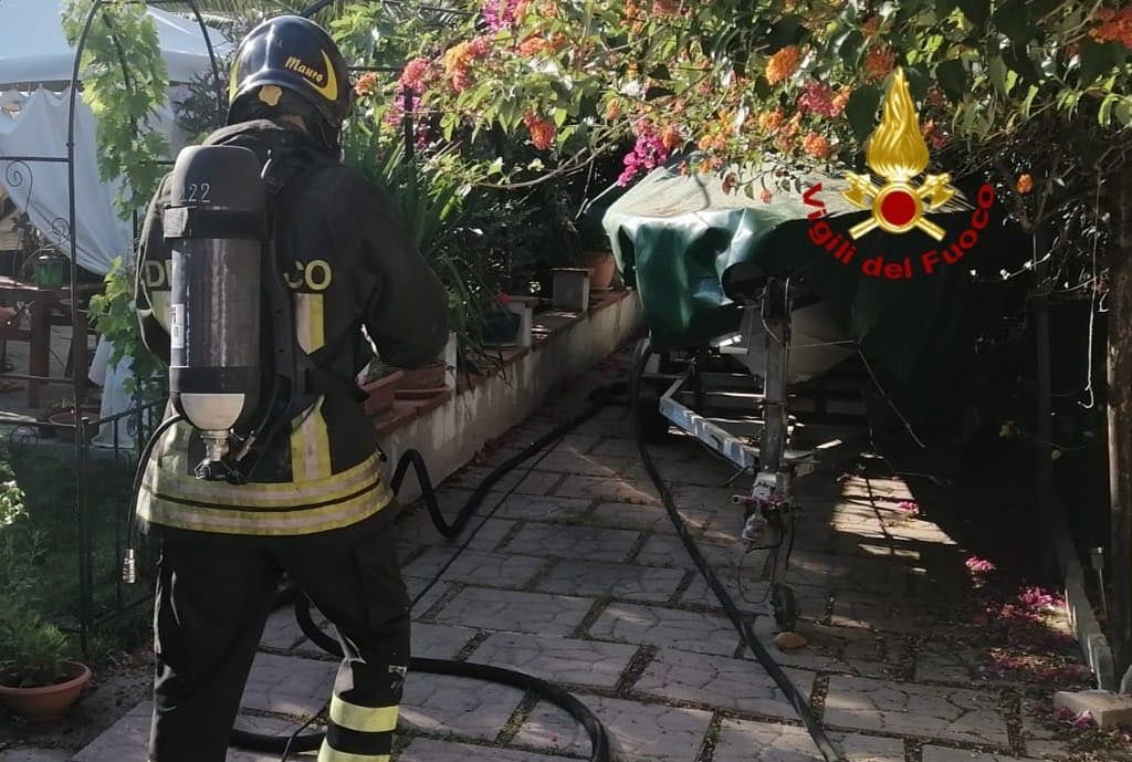 Terrore a Quartu, incendio in una villetta di Flumini: donna scappa in tempo