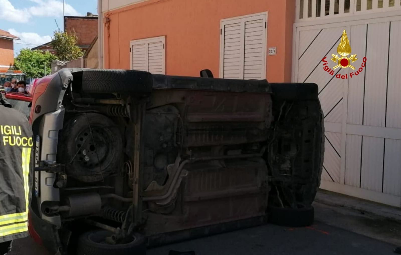 Perde il controllo dell’auto che si ribalta su un fianco a Villasor