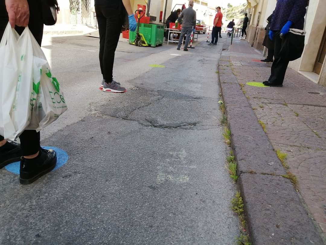 Sennori, ecco i distanziatori sociali nelle strade: come cambia la Sardegna nel dopo virus