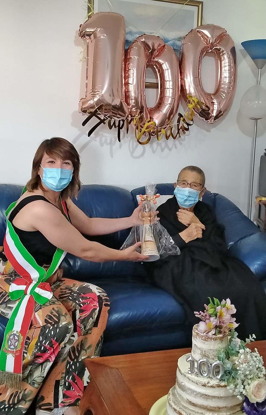 Grande festa a Baunei-Santa Maria Navarrese: zia Antonia compie 100 anni