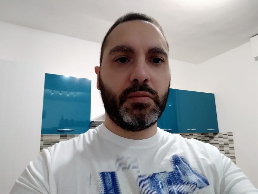 “Io, barbiere di Cagliari beffato: niente riapertura e ultimi soldi spesi per igienizzatori e visiere”