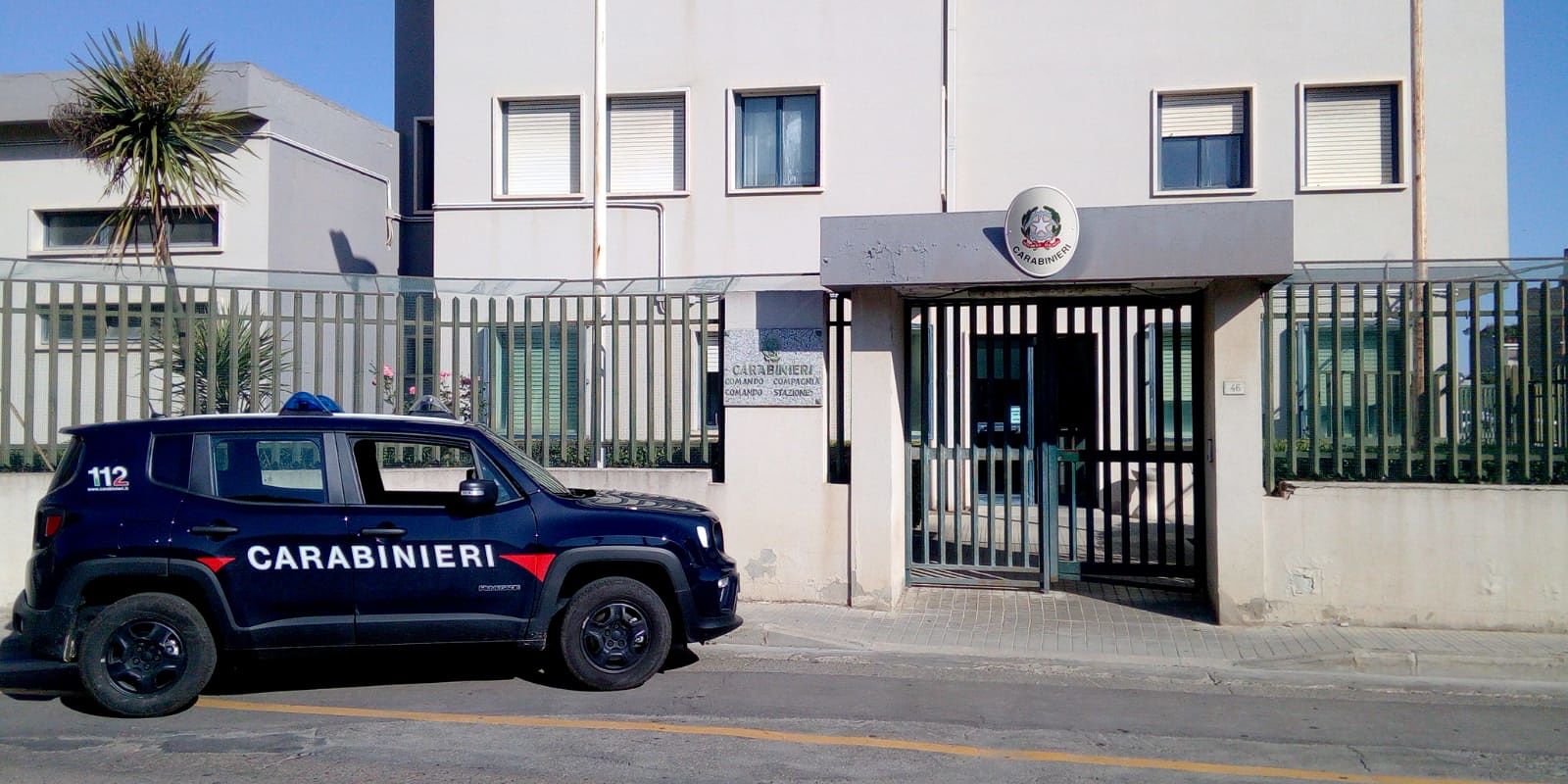 Quartu, minaccia e cerca di picchiare madre e sorella: 52enne in manette