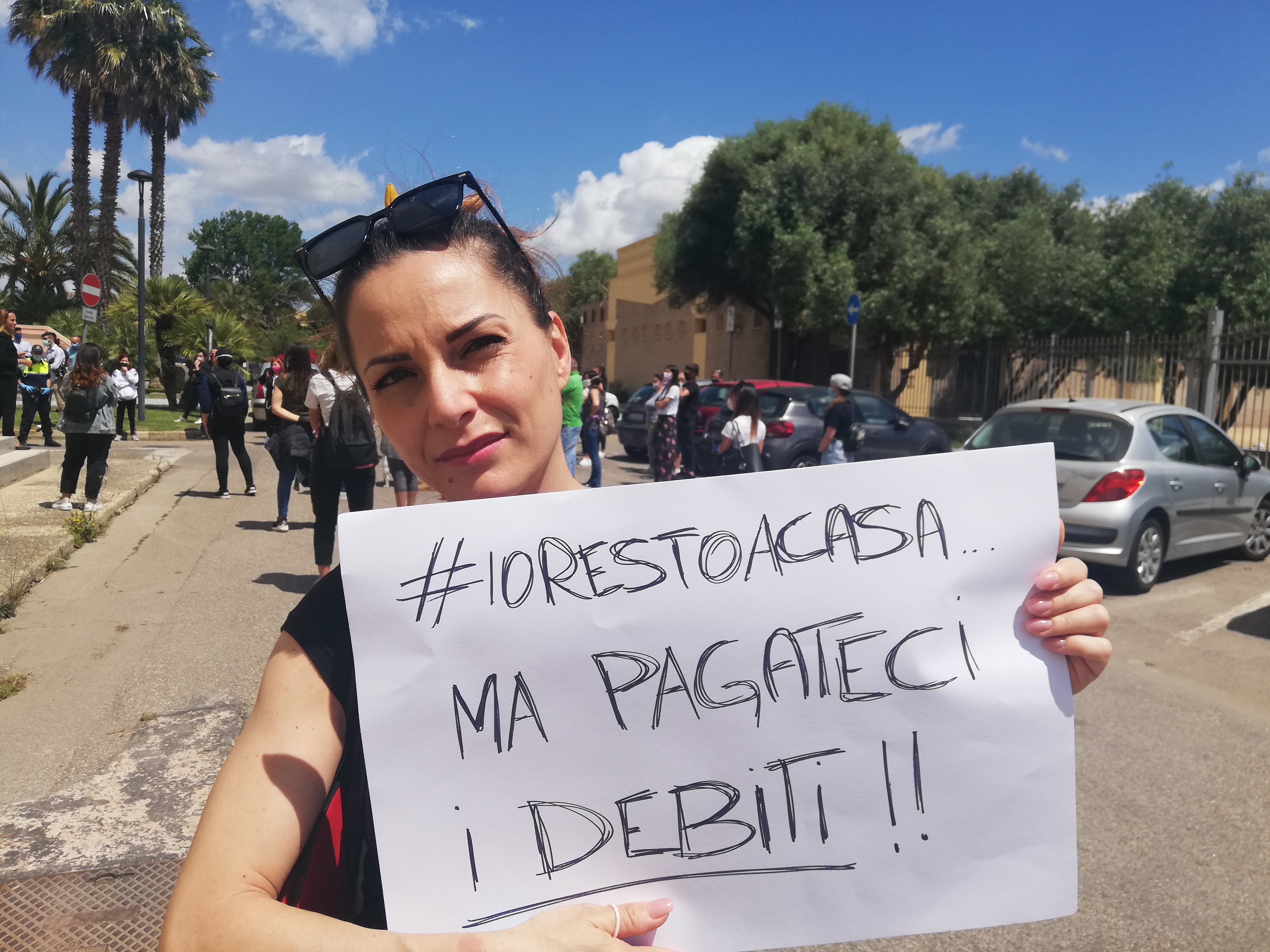 Elisabetta: “Io, estetista di Assemini tra debiti altissimi e spese: dal Governo voglio soldi e non prestiti”