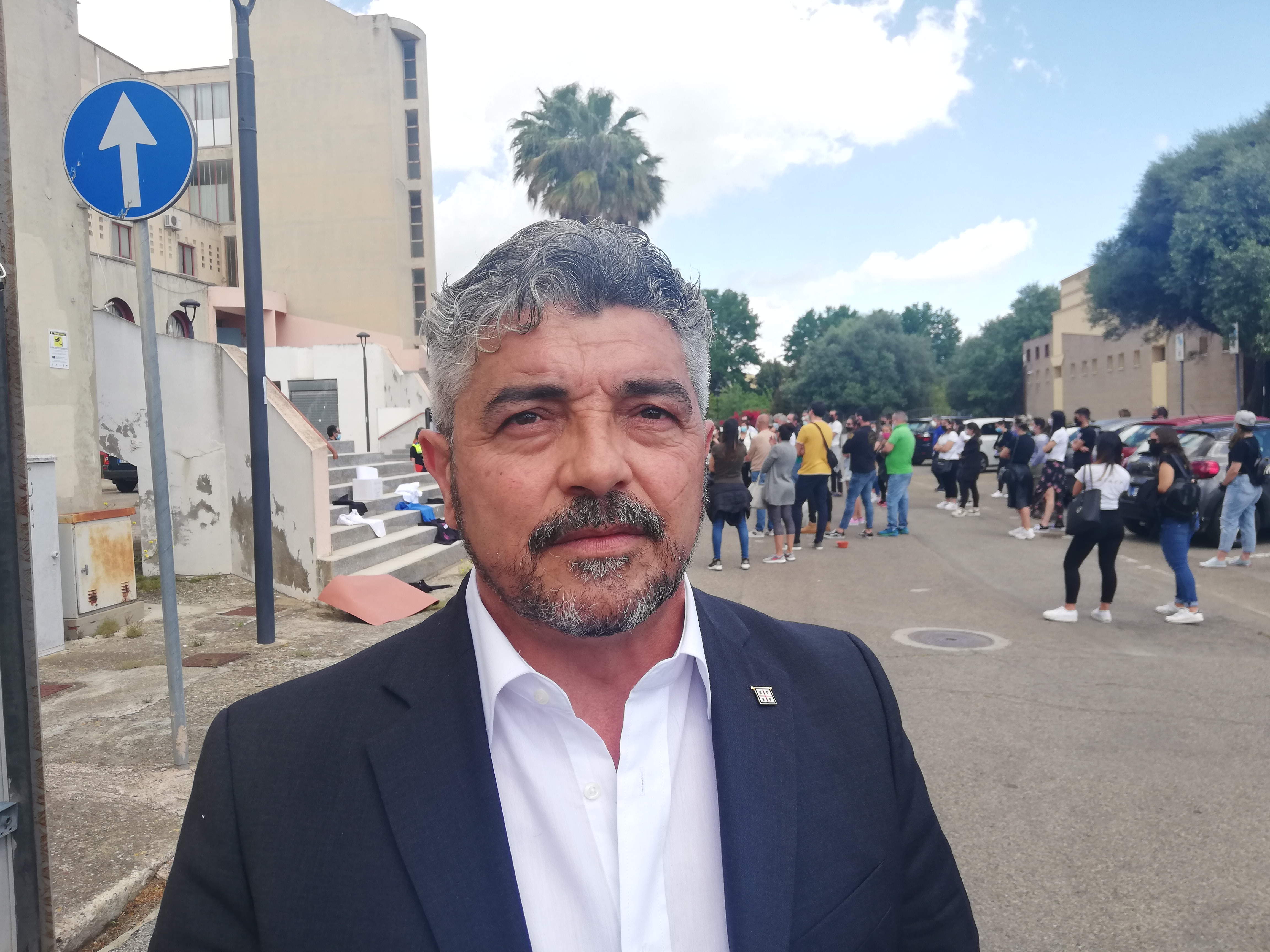 “Ad Assemini bisogna dare subito gli 800 euro che spettano a famiglie e lavoratori, i controlli? Dopo”