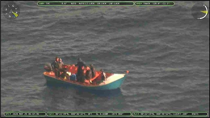 Capo Teulada, nuovo sbarco di migranti: 12 algerini intercettati dal pattugliatore Oltramonti