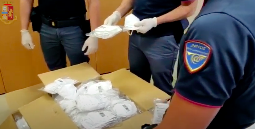 Cagliari, traffico di mascherine illegali: la polizia denuncia 3 persone