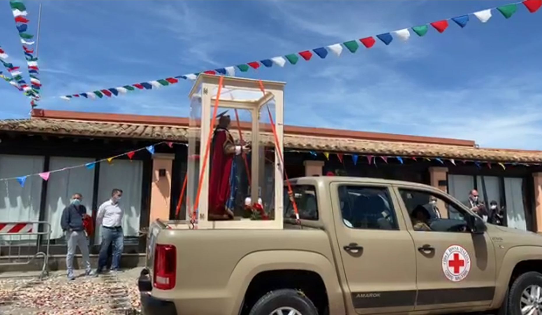 Messa finita, Sant’Efisio lascia Nora e ritorna in una Cagliari blindata: la diretta 