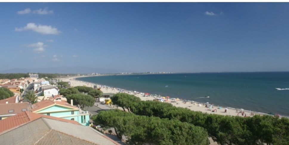 Turismo in Sardegna, l’area camper di Torregrande registra già il tutto esaurito