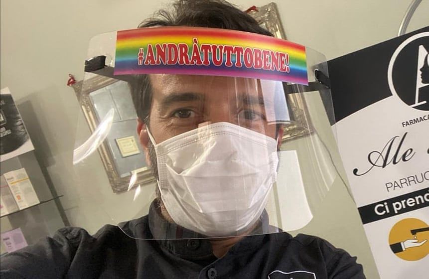 Alessandro, il parrucchiere di Ussana che riapre tra visiere e disinfettanti: “Clienti con guanti e mascherina, che ansia”