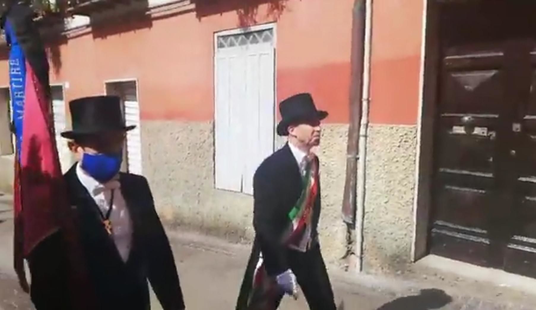 Cagliari, la passeggiata dell’Alter Nos in una Stampace blindata: “Sosteniamoci a vicenda”