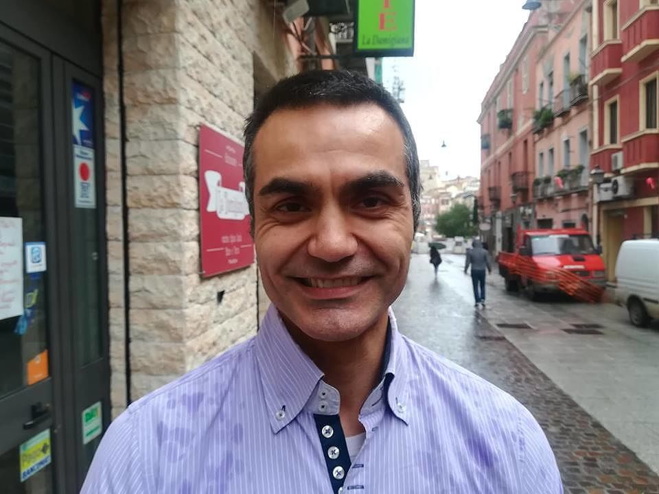 Sì alle auto e stop tavolini nel Corso a Cagliari: “Fermate tutto, dobbiamo riprenderci dalla crisi”