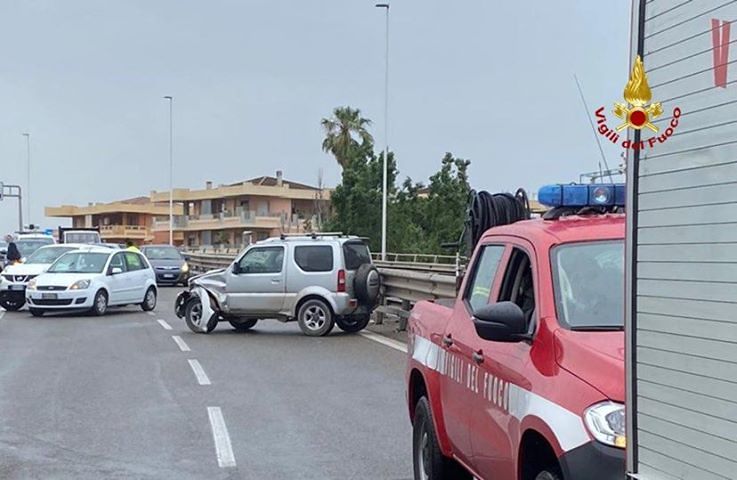 Cagliari, in fase due tornano gli incidenti sull’asse mediano: tamponamento con ben sette auto, sul posto due ambulanze