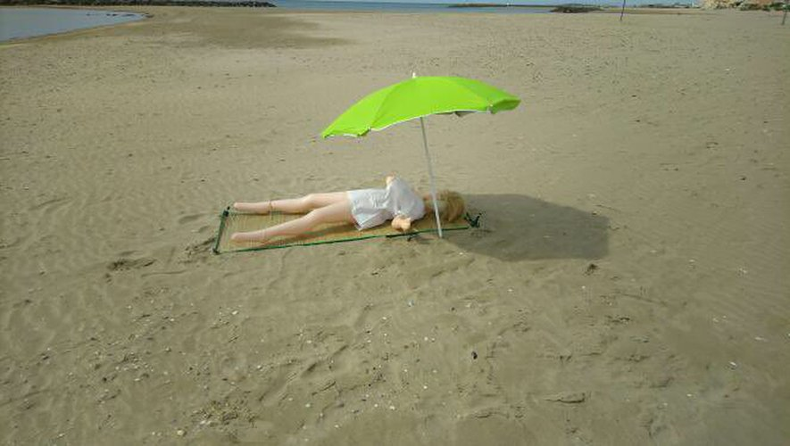 Francia, il bagnante era una bambola gonfiabile: i gendarmi vittime di uno scherzo