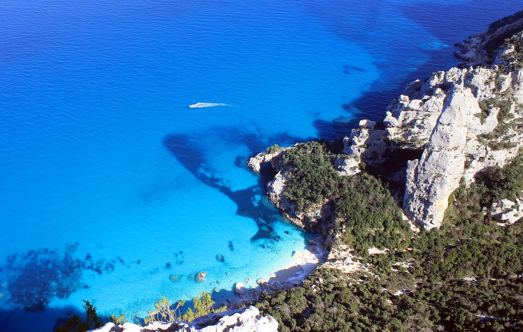 Cala Goloritzè a numero chiuso, non più di 250 persone in spiaggia: rischio multe salate