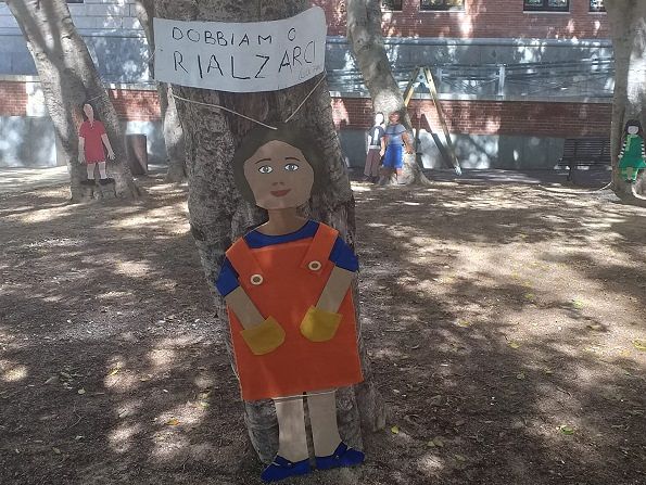 Aree giochi off limits a Cagliari: in piazza Garibaldi solo bimbi di cartone tra scivoli e altalene