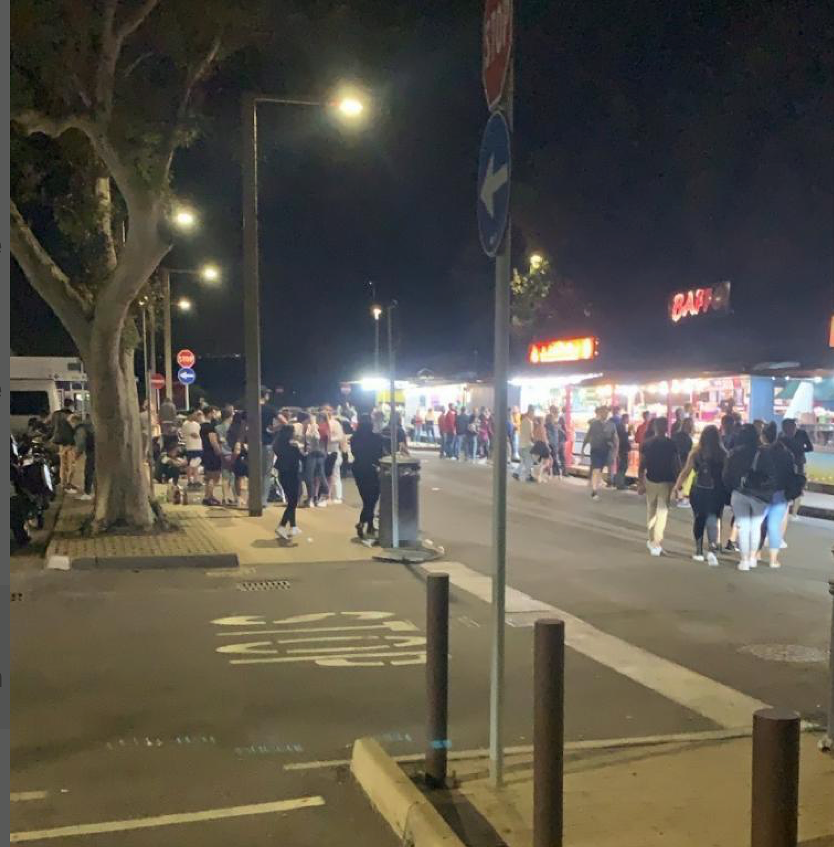 Fase due a Cagliari, è polemica sugli assembramenti: “Troppi giovani ammassati al Poetto”