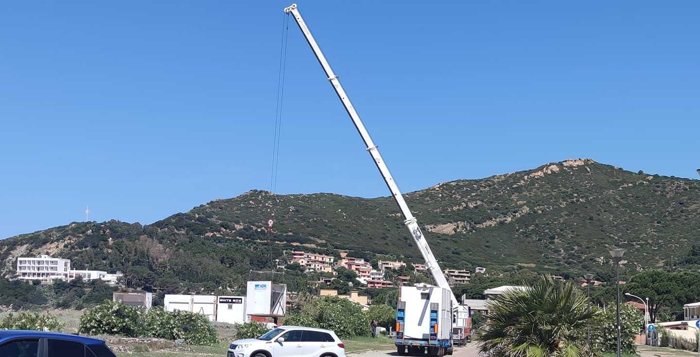 Solanas, ecco il primo chiosco per la spiaggia: la rinascita della costa dopo il Covid