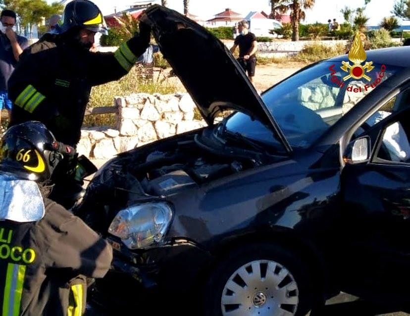 Viale Poetto, brutto scontro all’altezza della Marinella: ferita una donna
