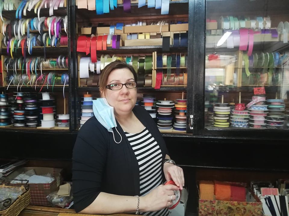 Cagliari, chiude dopo ben 114 anni la merceria La Babilonia: “Uccisi dalla crisi e da internet”